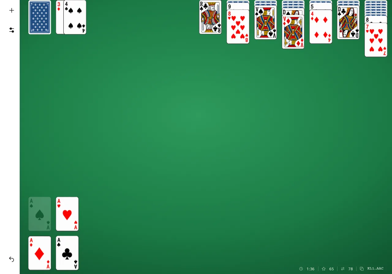 Solitaire Klondike sur tablette à l’horizontale : la même partie en pioche 3, cartes plus petites, beaucoup de tapis vert sous les colonnes et les fondations en bas à gauche.