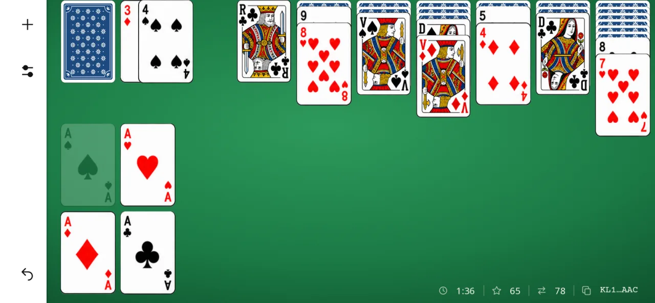 Solitaire Klondike sur téléphone à l’horizontale, partie en cours en pioche 3 : la défausse étale ses dernières cartes, trois as sont montés sur les fondations, un roi occupe la première colonne vidée, score 65.