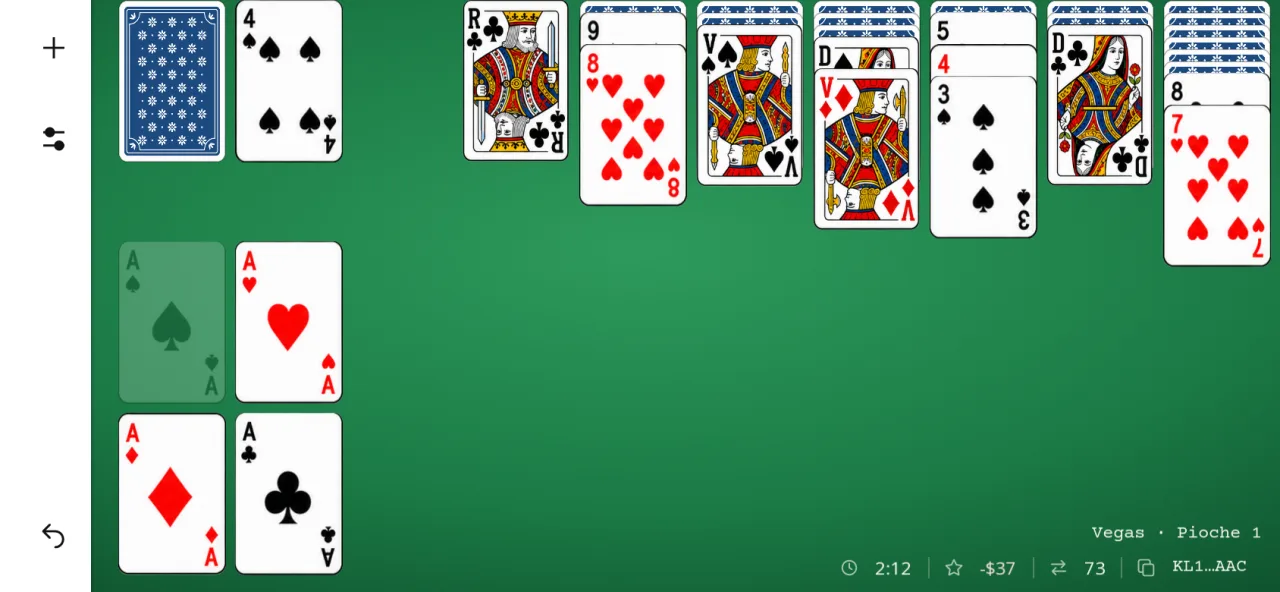 Partie de Solitaire Klondike en marque Vegas sur téléphone : en bas à droite, l’indication « Vegas · Pioche 1 » et le score -$37, soit la mise de départ de 52 dollars moins 15 dollars gagnés par les 3 as posés sur les fondations.